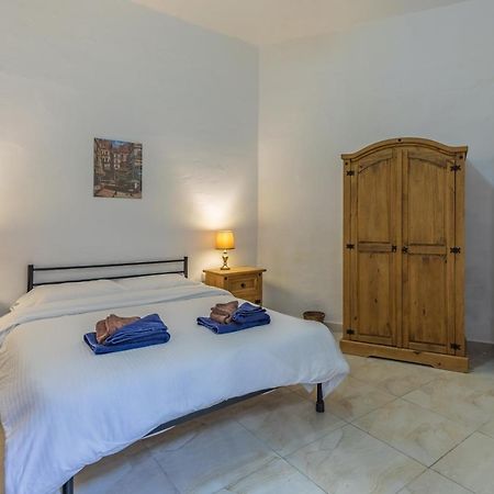 Bormla - Comfortable Two Bedroom Apartment Cospicua Luaran gambar