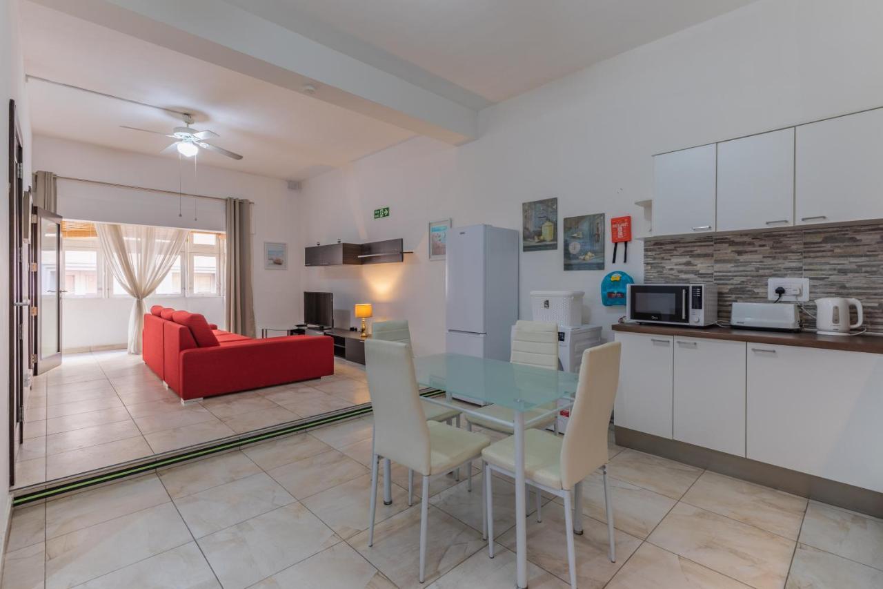 Bormla - Comfortable Two Bedroom Apartment Cospicua Luaran gambar