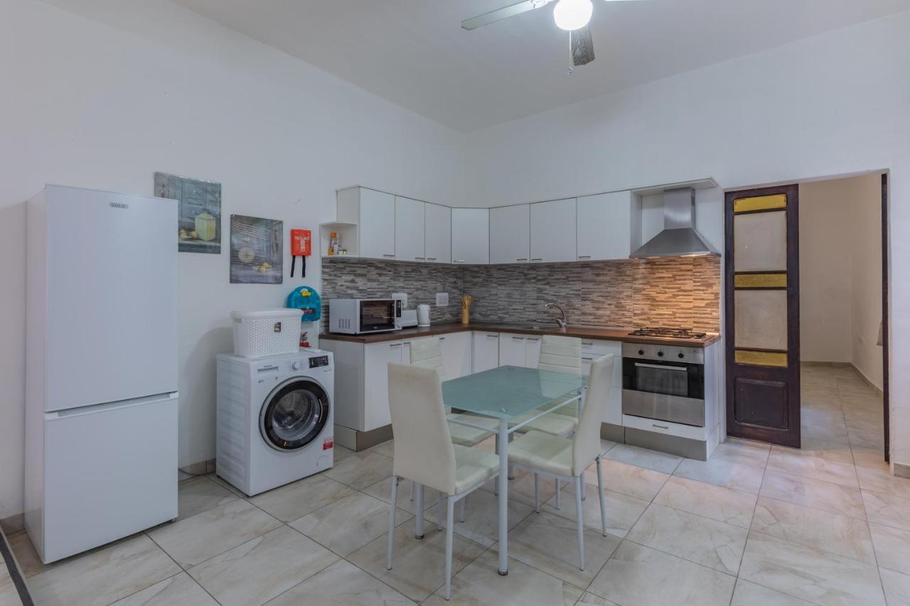 Bormla - Comfortable Two Bedroom Apartment Cospicua Luaran gambar