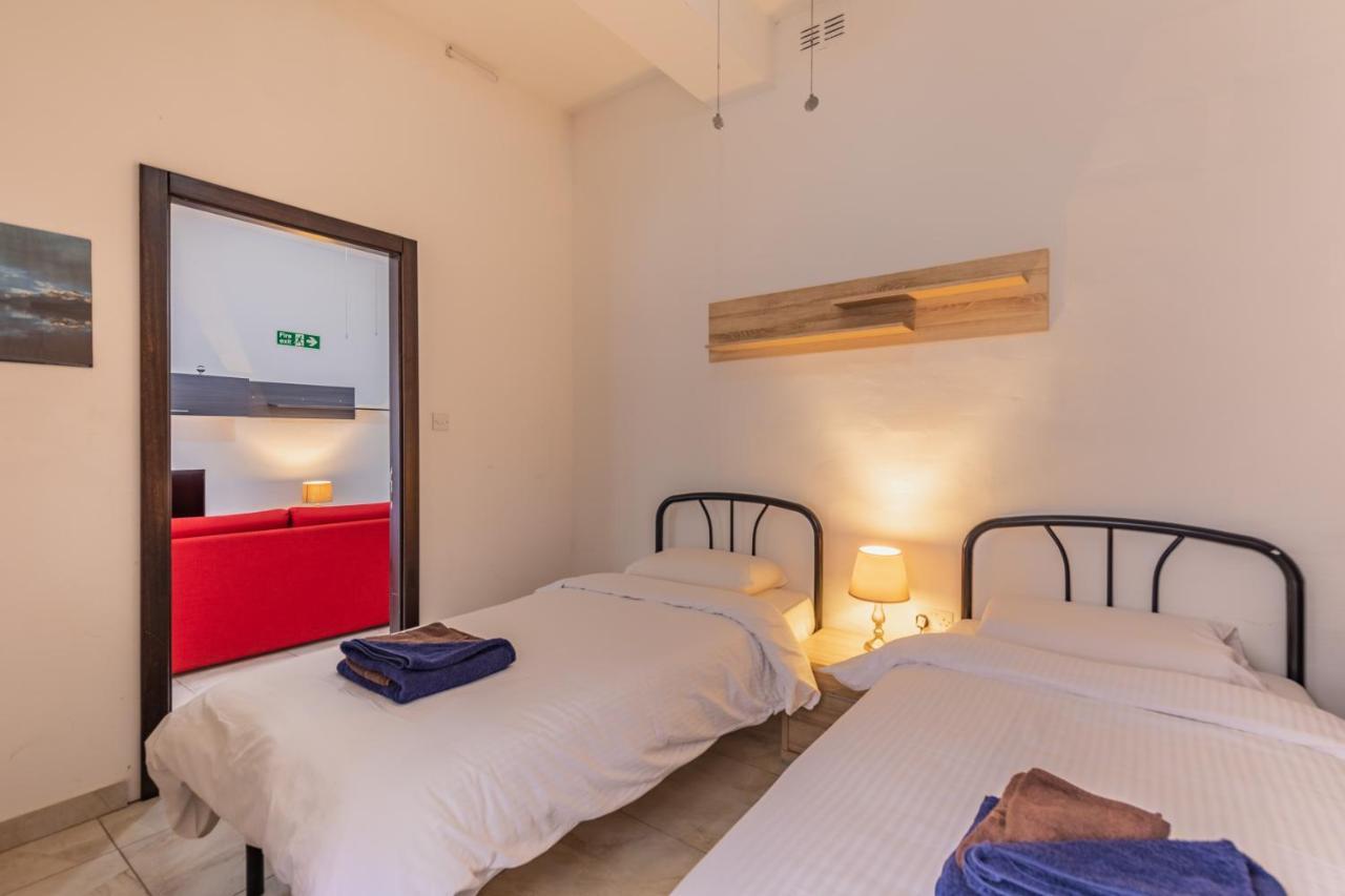 Bormla - Comfortable Two Bedroom Apartment Cospicua Luaran gambar