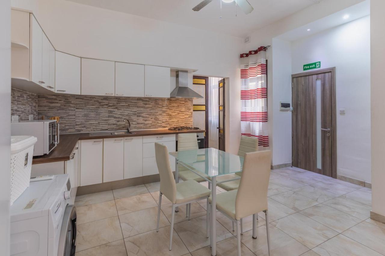 Bormla - Comfortable Two Bedroom Apartment Cospicua Luaran gambar